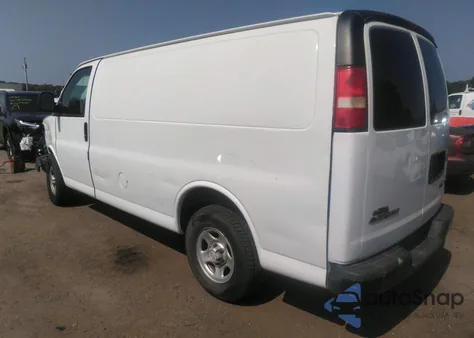 2005 Chevrolet Express из США, поврежденный, VIN 1GCFG15X451252983